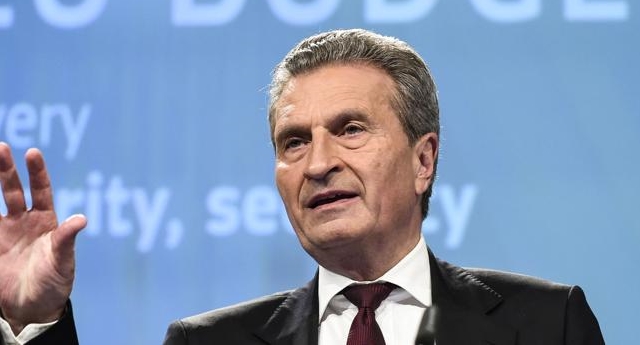 Ed ora si passa alle minacce – Il Commissario Ue Oettinger: “I mercati insegneranno all’Italia a votare giusto” …la peggiore delle mafie non sarebbe mai riuscita a trovare parole migliori per esprimere il concetto!