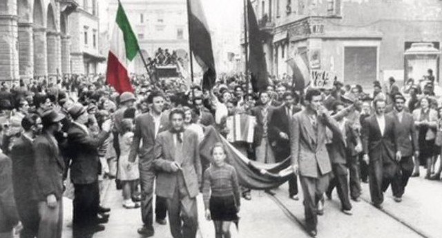 La risposta della storica Tarquini alla Meloni che sostiene che la celebrazione del 25 aprile divide gli Italiani: “Il 25 aprile divide? La democrazia nasce dalla sconfitta fascista”