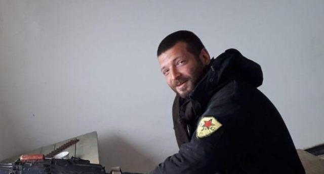 Lorenzo Orsetti è caduto combattendo in Siria, contro l’Isis – Quelli che lo criticano sono gli stessi che vorrebbero contrastare il terrorismo col culo ben saldo sul divano di casa…!